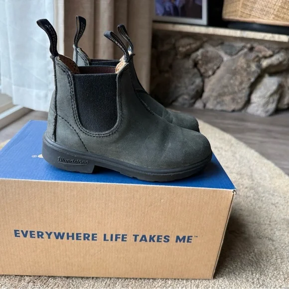 BLUNDSTONE Kids - Rustic Black - Chelsea Boots - 1325 

Size 11 US / 10 AU - Picture 3 of 8